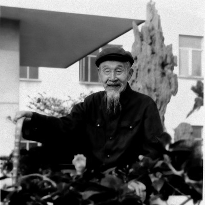 1987年，任乃強(qiáng)在成都留影。