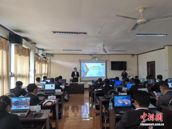 11月18日，“瀾湄跨境技能培訓(xùn)—老撾北部數(shù)字化能力提升培訓(xùn)班”在瑯勃拉邦開班。昆明理工大學(xué) 供圖